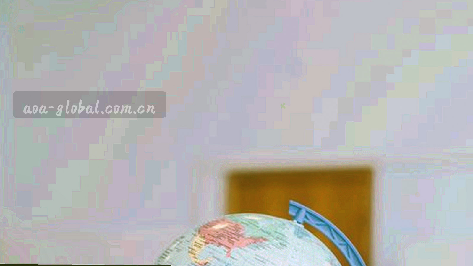 深色界面中并列的数据面板与条目列表局部，面板上没有品牌标识